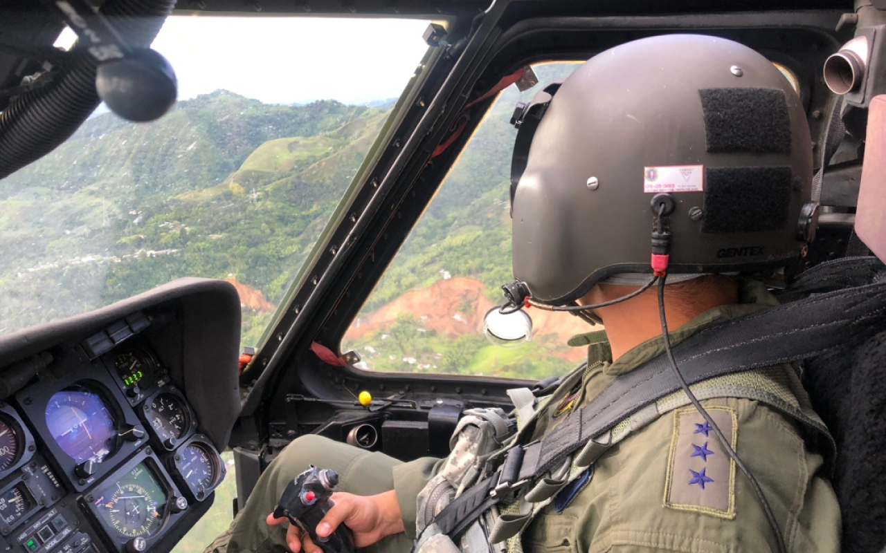 Ciudadanos atrapados por derrumbe en Rosas, Cauca, fueron evacuados en helicóptero de su Fuerza Aérea