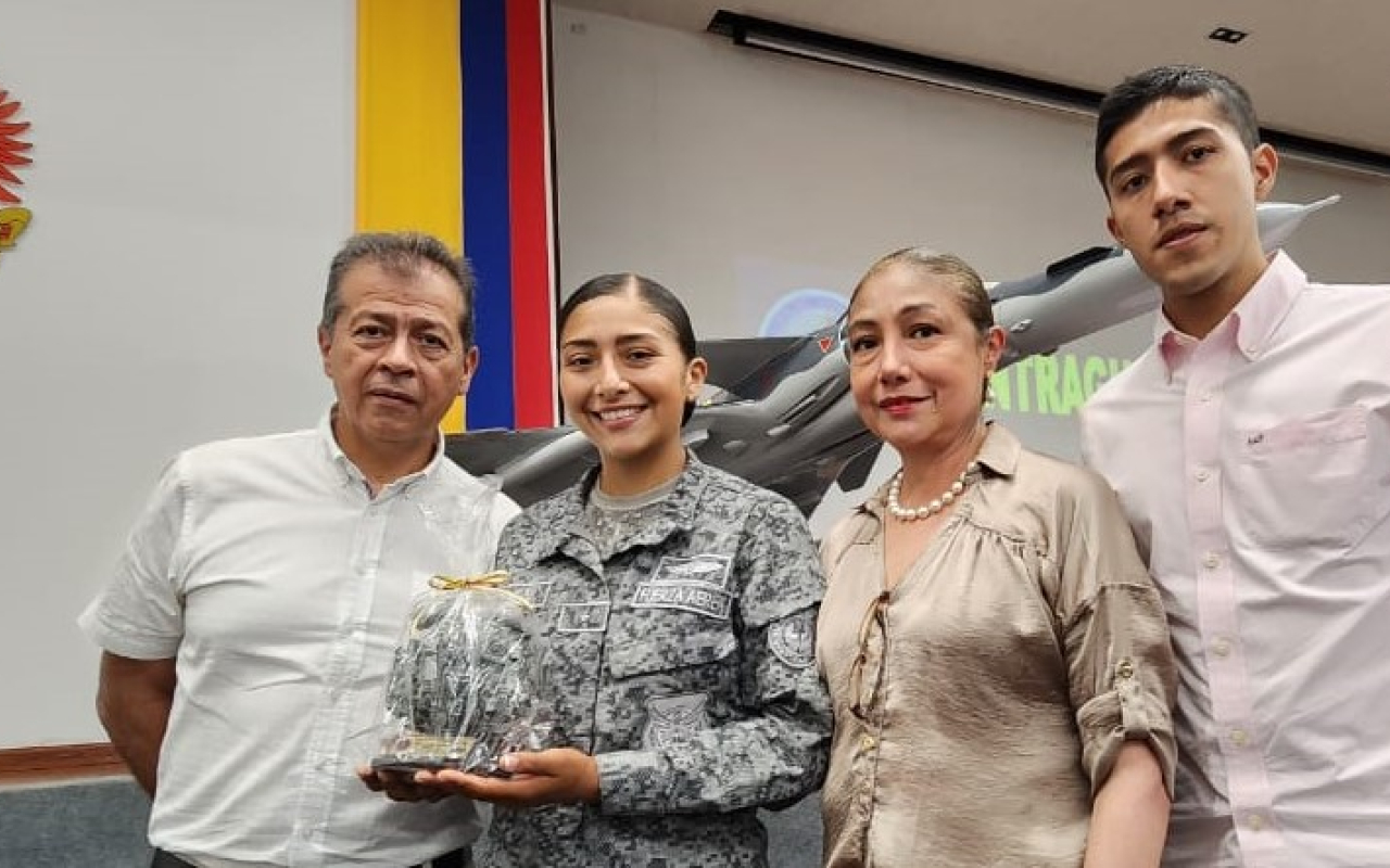 Oriunda de Yopal, mujer militar ostenta el primer puesto en el curso Básico de Combate Irregular, Águila No. 71