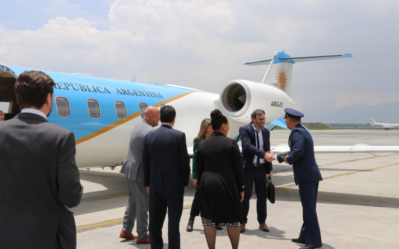 Cuatro invitados a la Cumbre de Venezuela aterrizan en el Comando Aéreo de Transporte Militar 