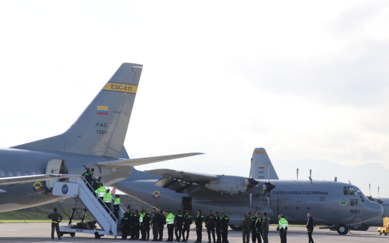 256 uniformados de la Policía Nacional transportados por la Fuerza Aérea hacia Valledupar, fortalecerán la seguridad del Festival Vallenato