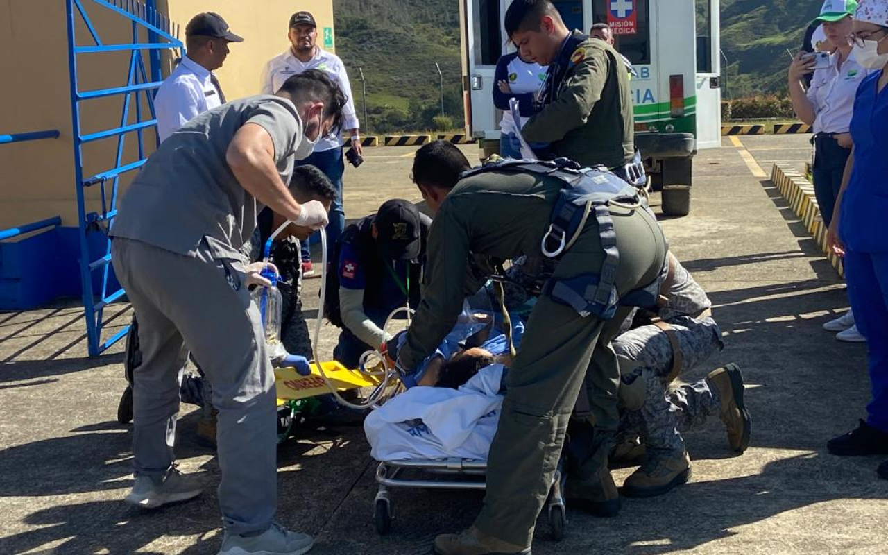 Mujer herida en accidente automovilístico en Antioquia,  fue evacuada en un helicóptero Ángel