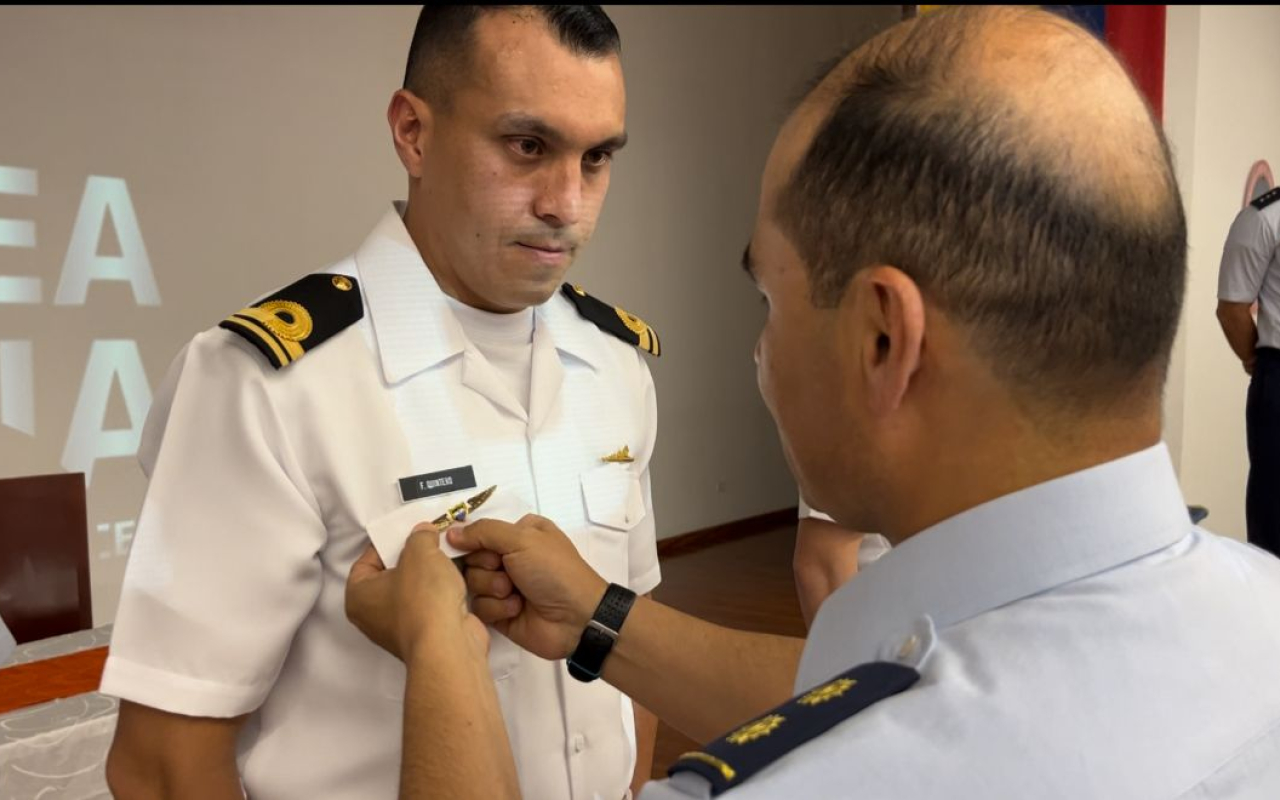 Oficiales de la Armada Nacional, culminan con éxito curso de Piloto de Ala Fija en su Fuerza Aérea Colombiana