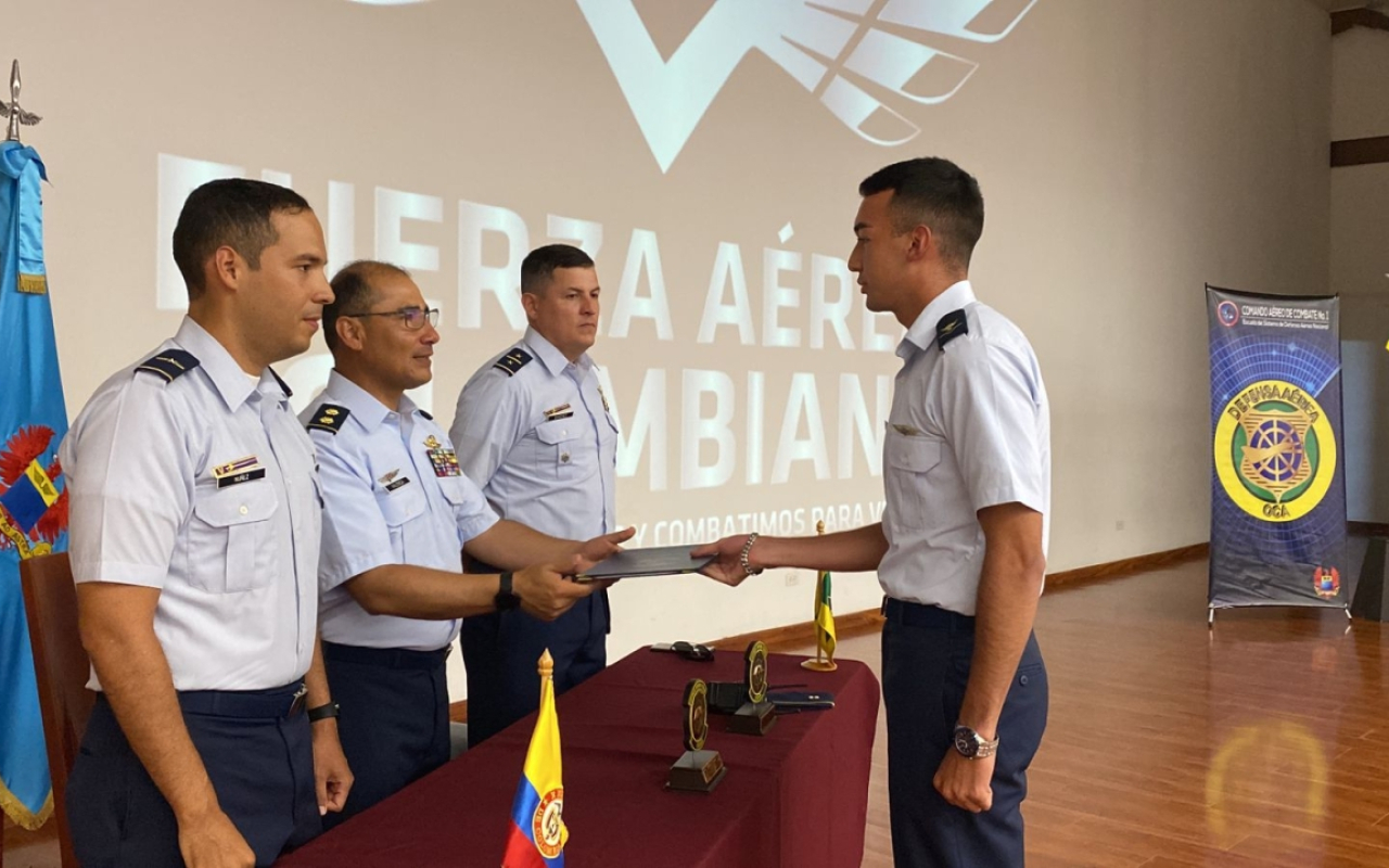 Finalizan cursos que potencializan las capacidades en Defensa Aérea de su Fuerza Aérea Colombiana