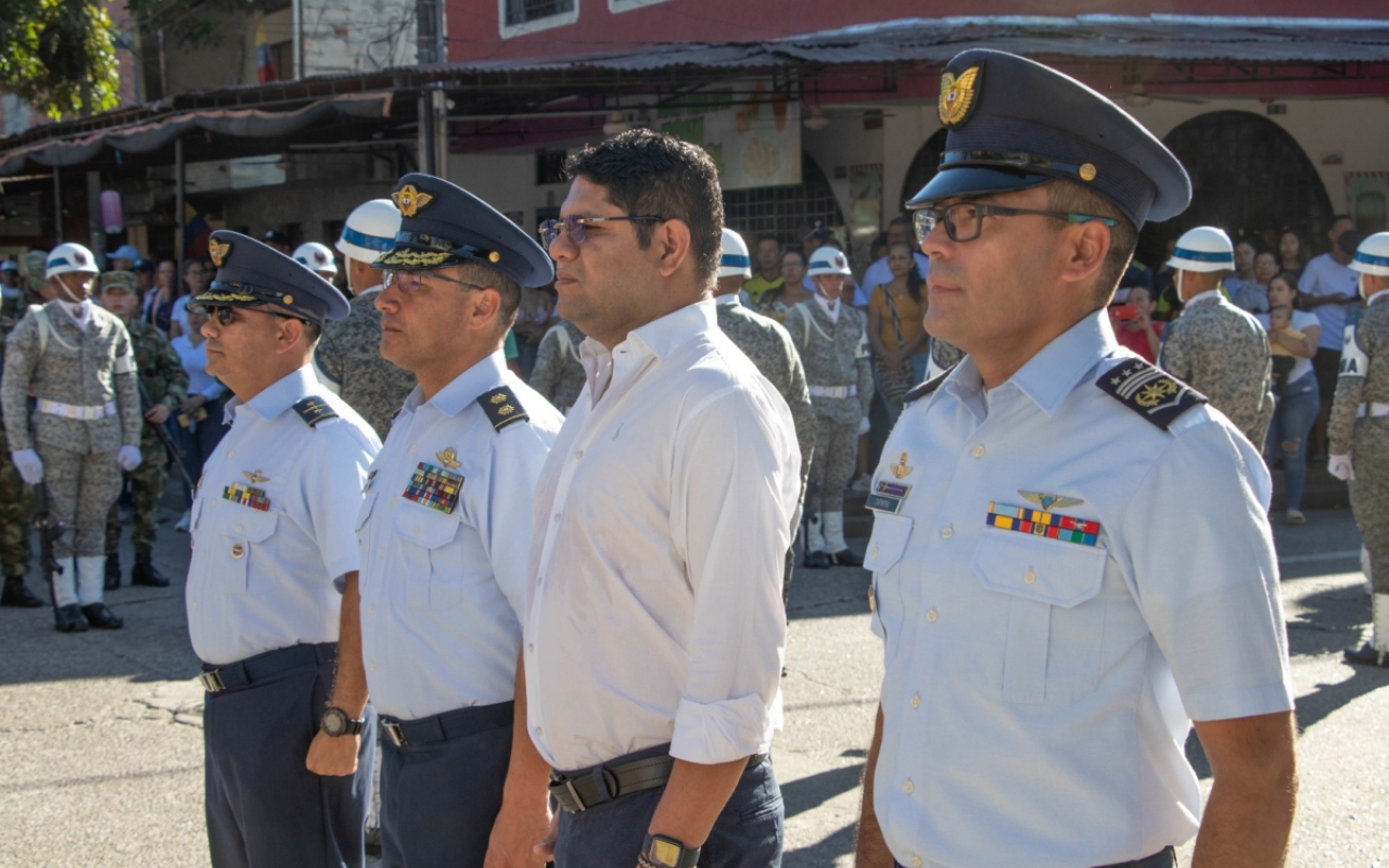 Dos municipios del Magdalena Centro engalanaron sus calles con desfile militar este 20 de julio