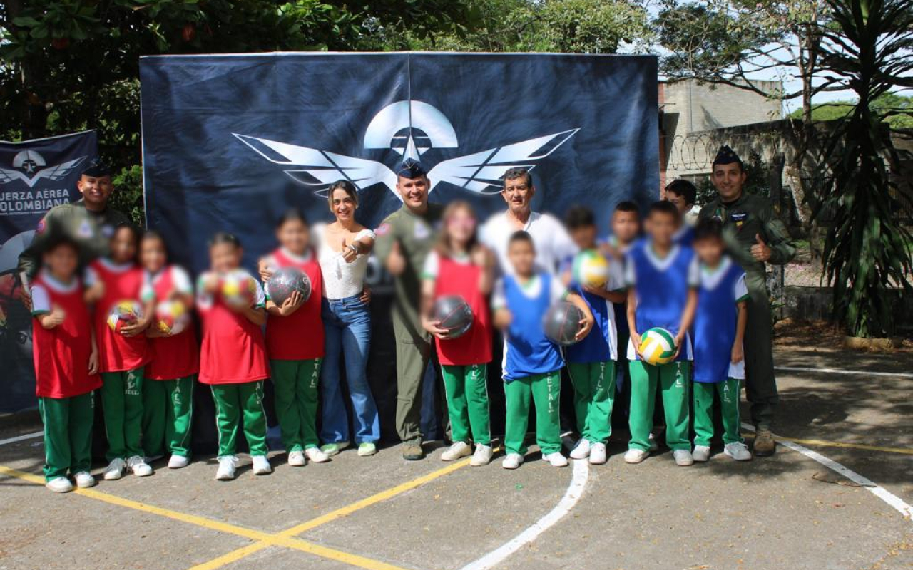 Mejora de escenarios deportivos, gracias al Plan Corazón Amigo de su Fuerza Aérea Colombiana