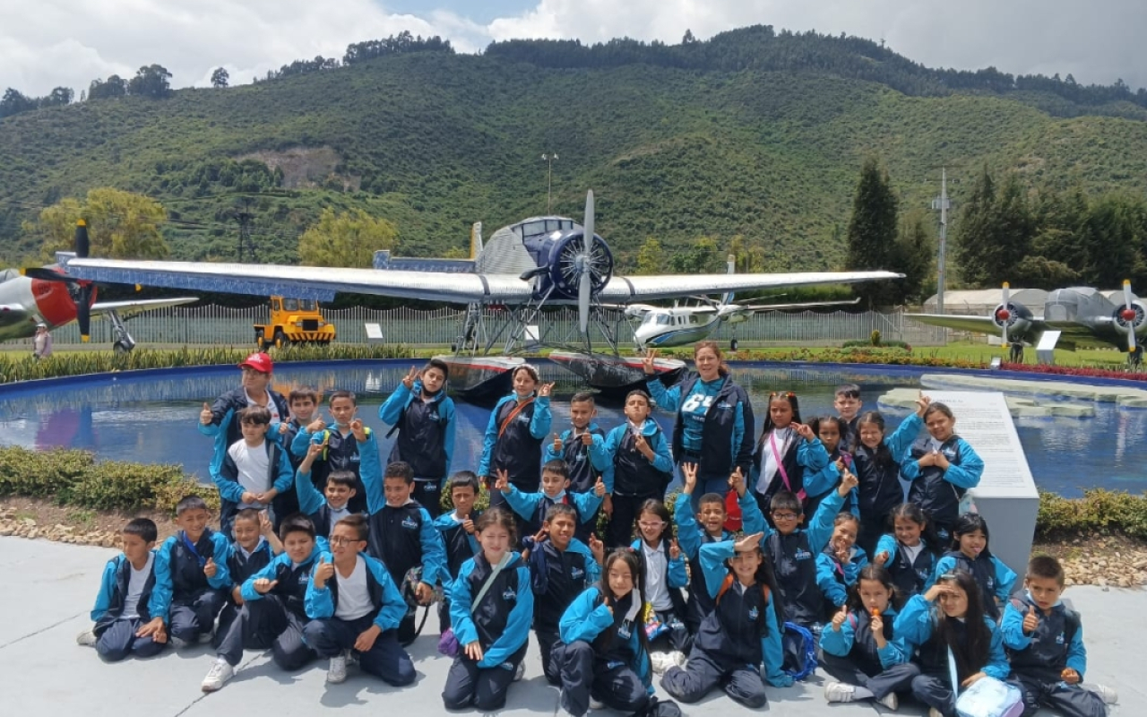Escuela Departamental de Funza celebró el Día del Niño con el Comando Aéreo de Transporte Militar