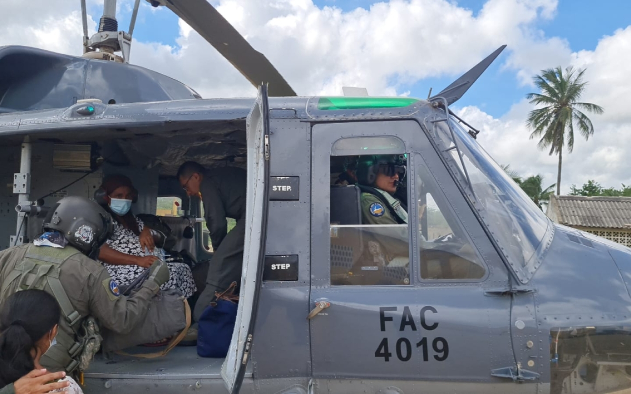Mujer gestante fue transportada desde La Guajira por su Fuerza Aeroespacial