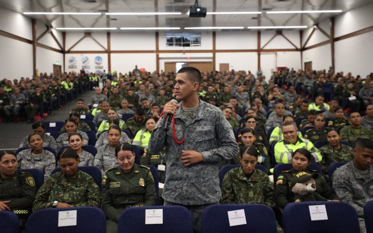 El Correo de la Gratitud llegó al Centro del país para alegrar a las Fuerzas Militares y Policia Nacional