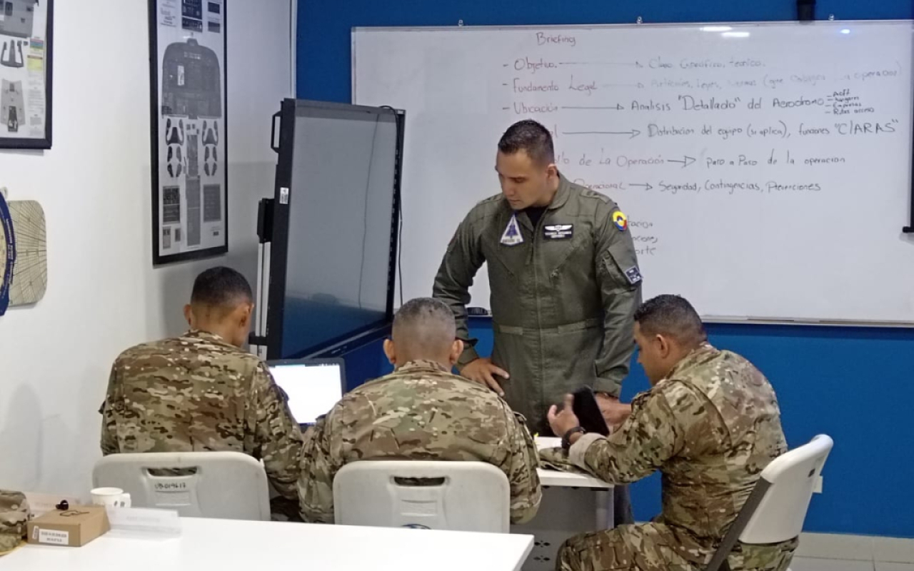 Con éxito concluye el curso para el Servicio Aeronaval de Panamá en técnicas de control y soberanía del espacio aéreo.