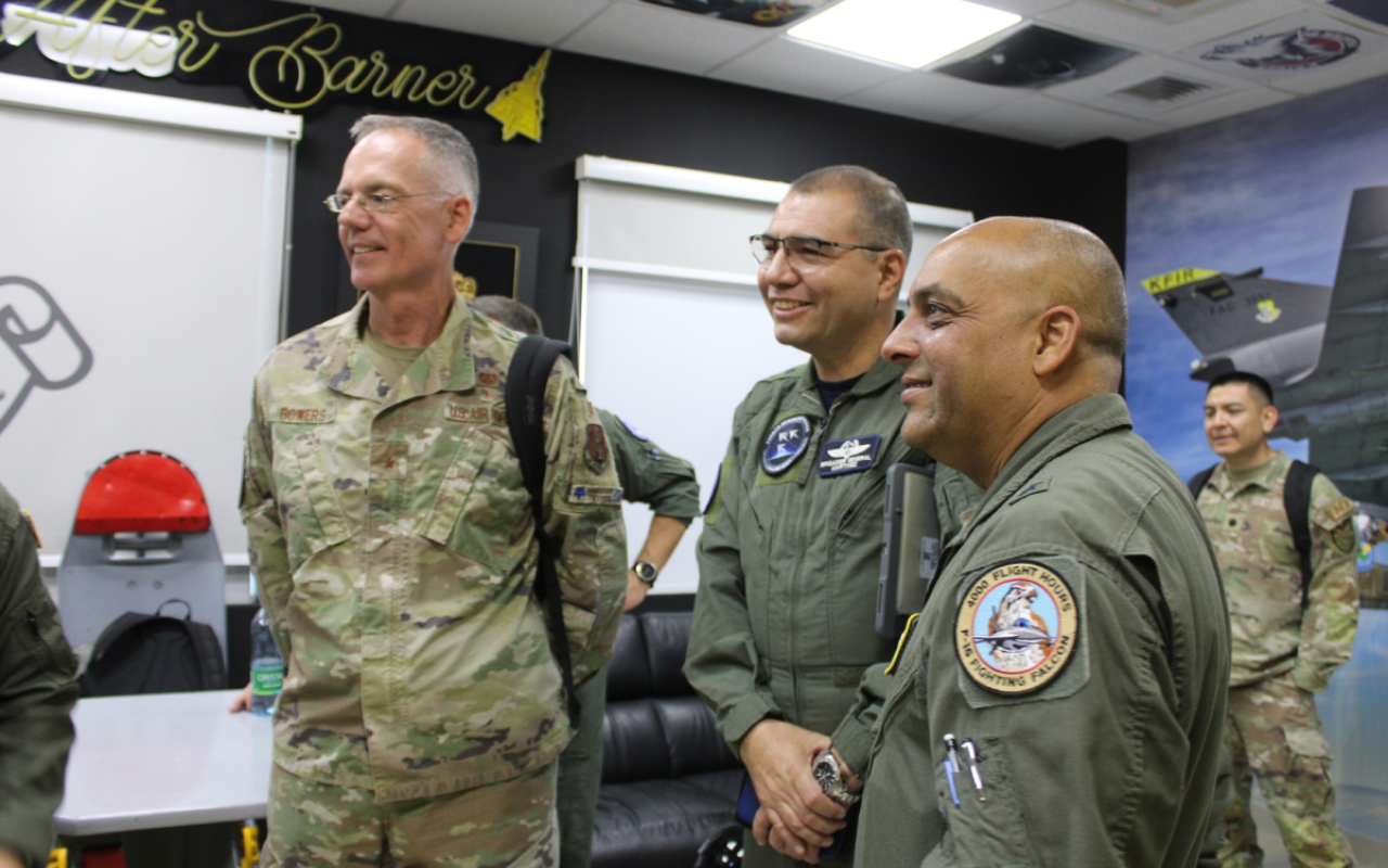 Reunión con la Fuerza Aérea de Estados Unidos para optimizar capacidades y avances en seguridad regional