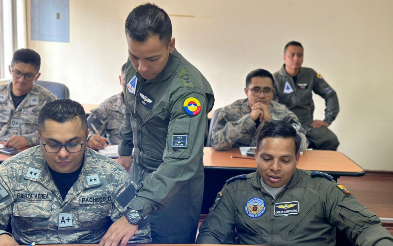Colombia fortalece conocimientos en Defensa Aérea a Fuerza Aérea Ecuatoriana