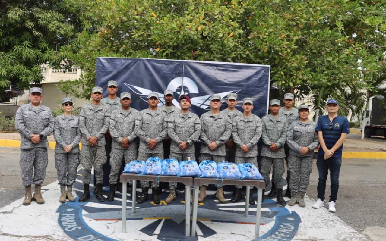 Soldados del CACOM 3 estudian su bachillerato mientras prestan su servicio militar