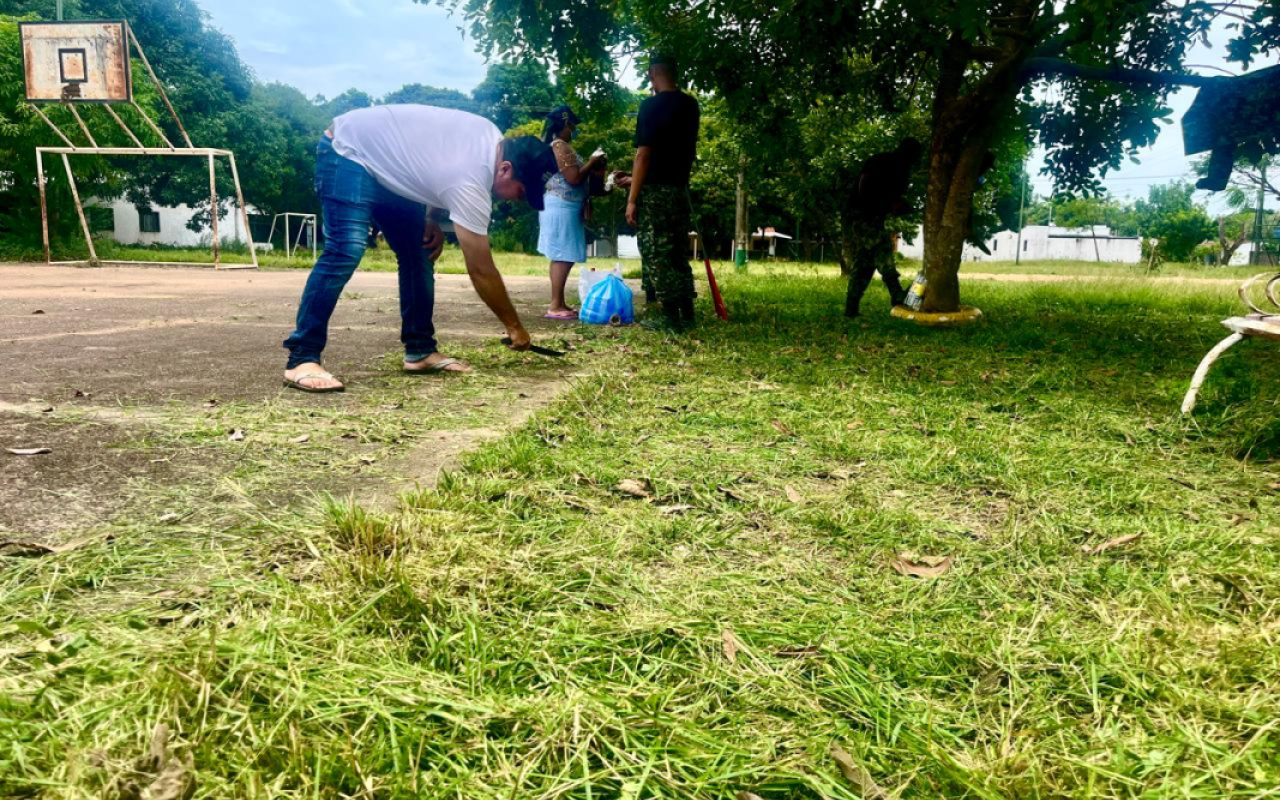 Fuerzas Militares y Vichadenses unen esfuerzos para revitalizar parque en Puerto Carreño