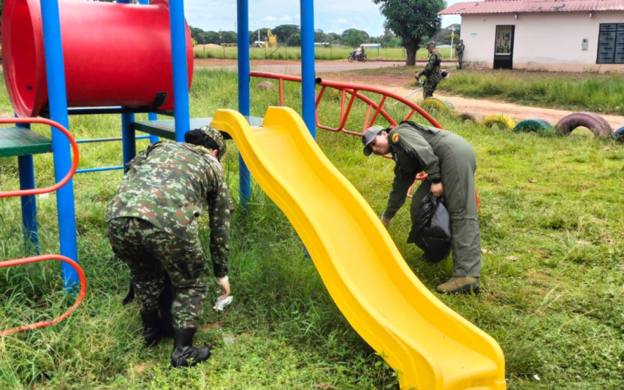 Fuerzas Militares y Vichadenses unen esfuerzos para revitalizar parque en Puerto Carreño