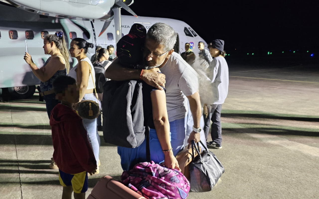 Operación humanitaria: Fuerza Aeroespacial Colombiana traslada a heridos por accidente en Medellín