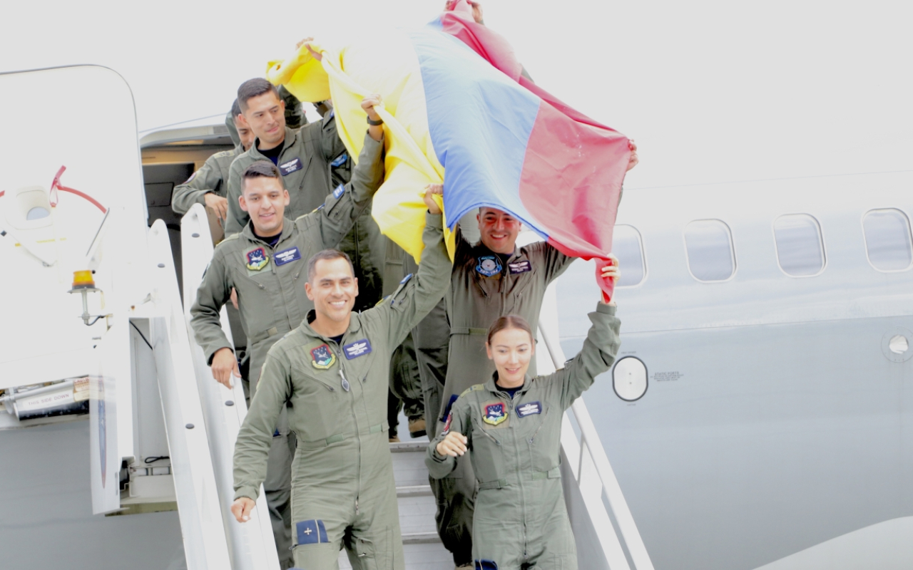 La Fuerza Aeroespacial Colombiana en una misión humanitaria