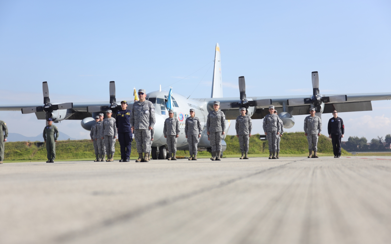 FUERZA AÉREA RUMBO LA ANTARTIDA 