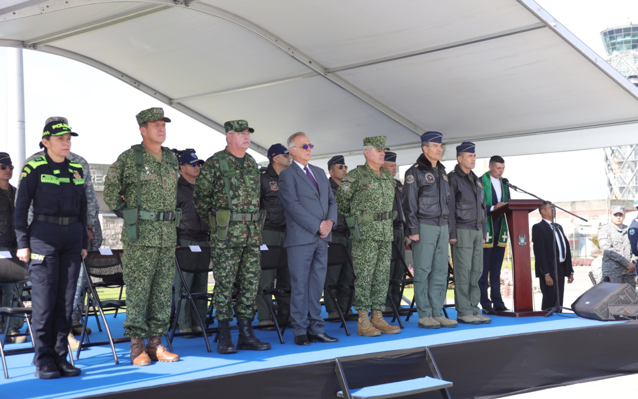 FUERZA AÉREA RUMBO LA ANTARTIDA 
