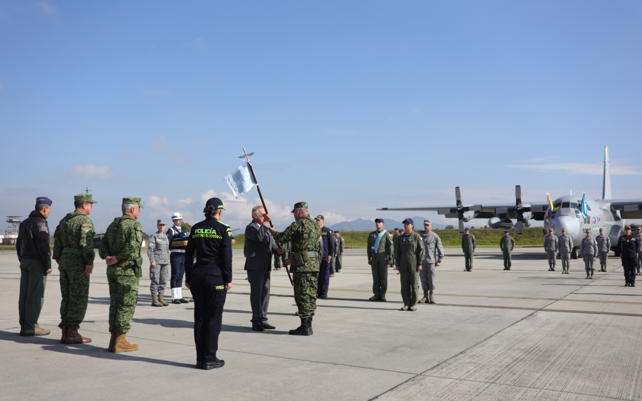 FUERZA AÉREA RUMBO LA ANTARTIDA 