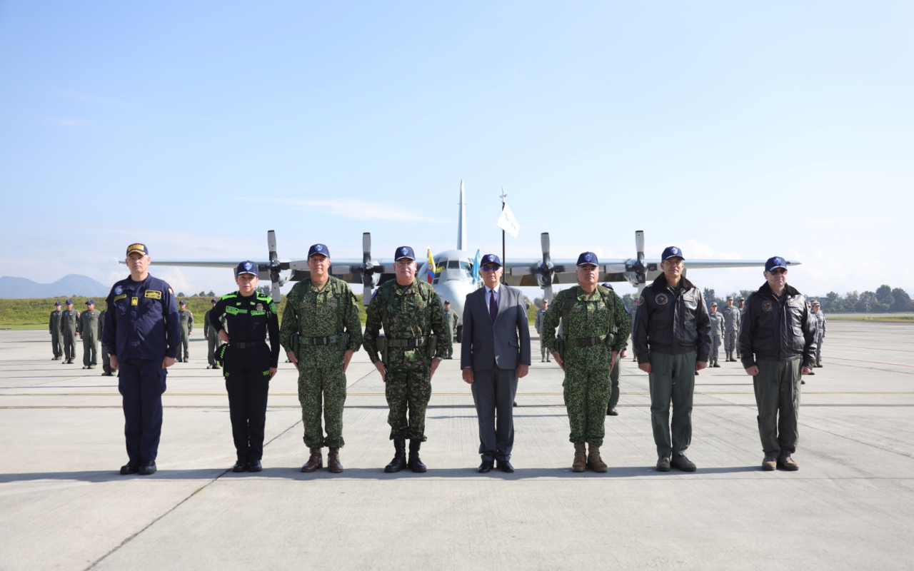 FUERZA AÉREA RUMBO LA ANTARTIDA 