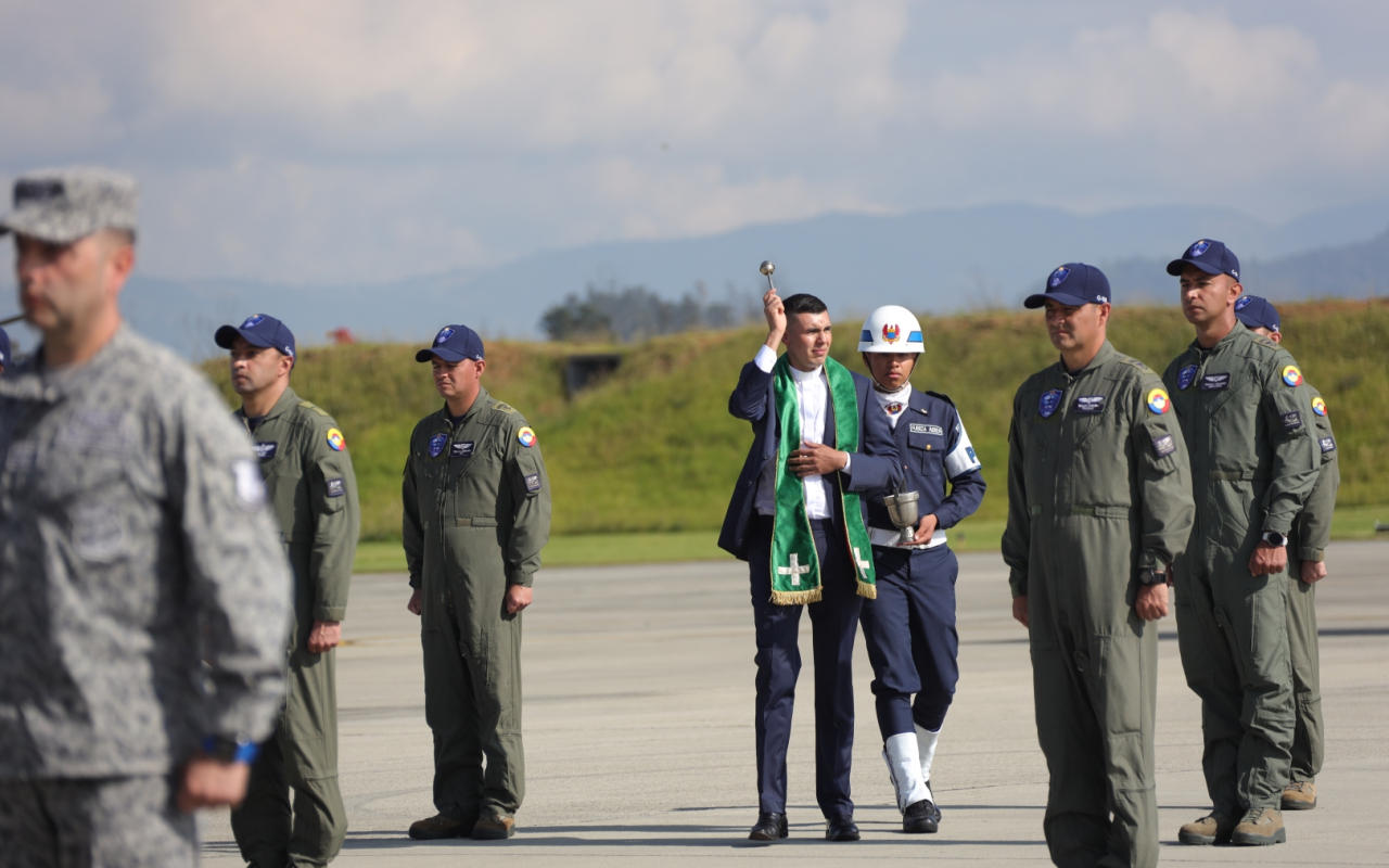 FUERZA AÉREA RUMBO LA ANTARTIDA 
