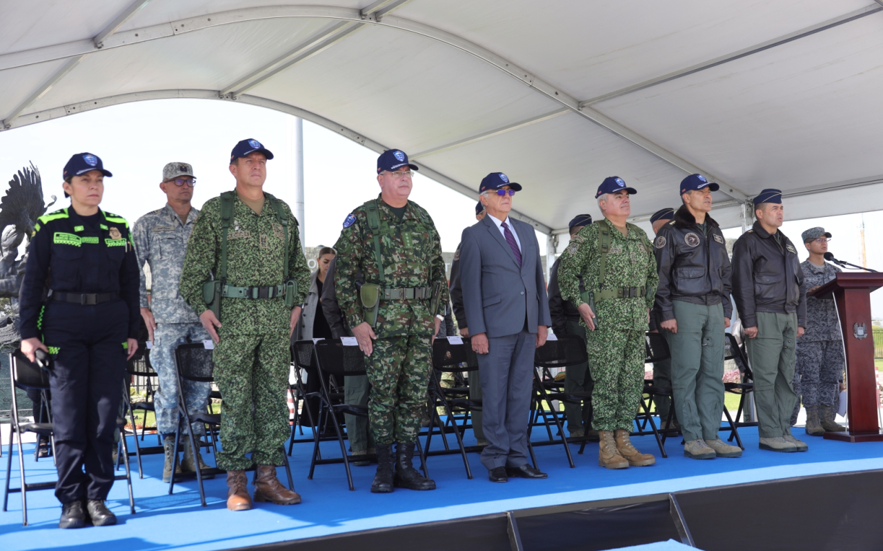 FUERZA AÉREA RUMBO LA ANTARTIDA 