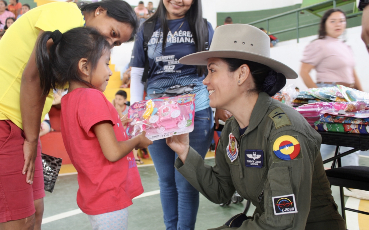 Entrega regalos Fuerza Aérea Colombiana en el territorio nacional. Operación Gratitud 2022