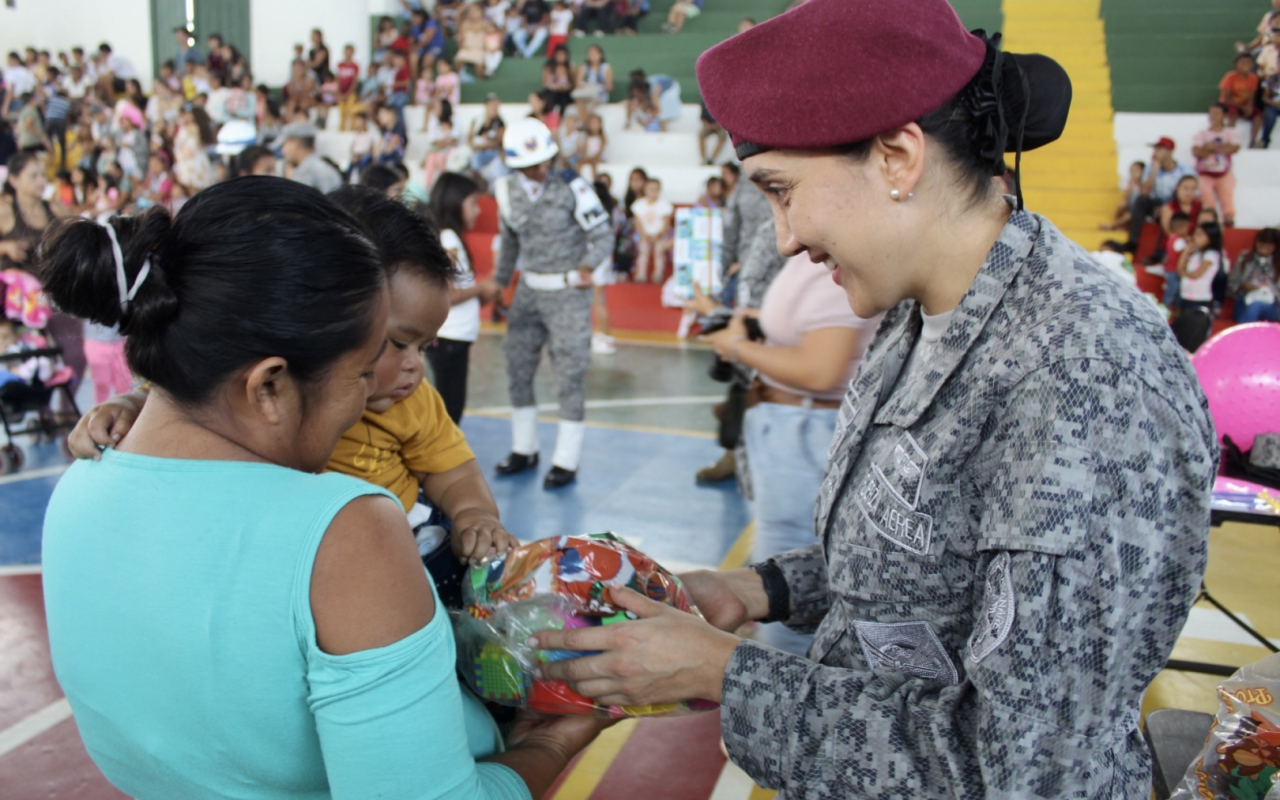 Entrega regalos Fuerza Aérea Colombiana en el territorio nacional. Operación Gratitud 2022