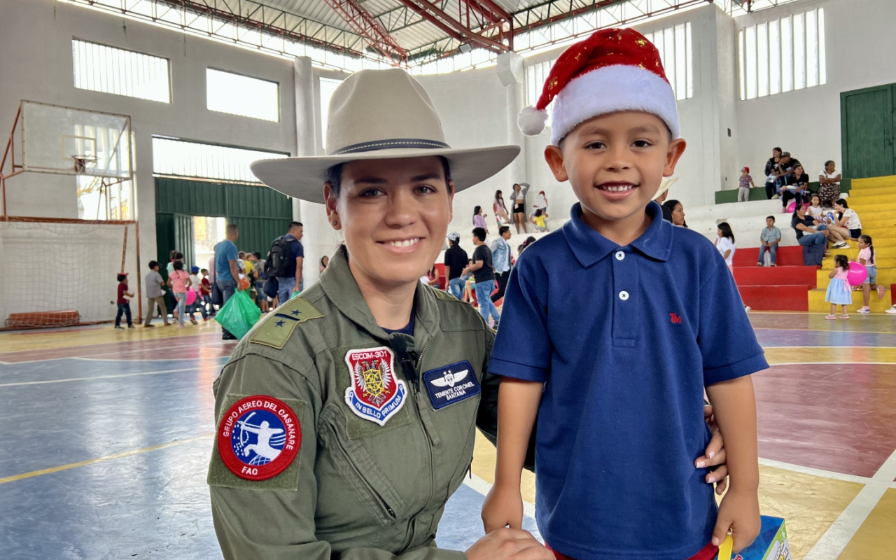 Entrega regalos Fuerza Aérea Colombiana en el territorio nacional. Operación Gratitud 2022
