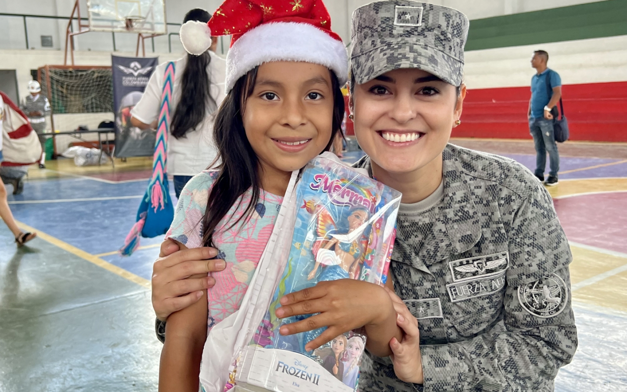 Entrega regalos Fuerza Aérea Colombiana en el territorio nacional. Operación Gratitud 2022