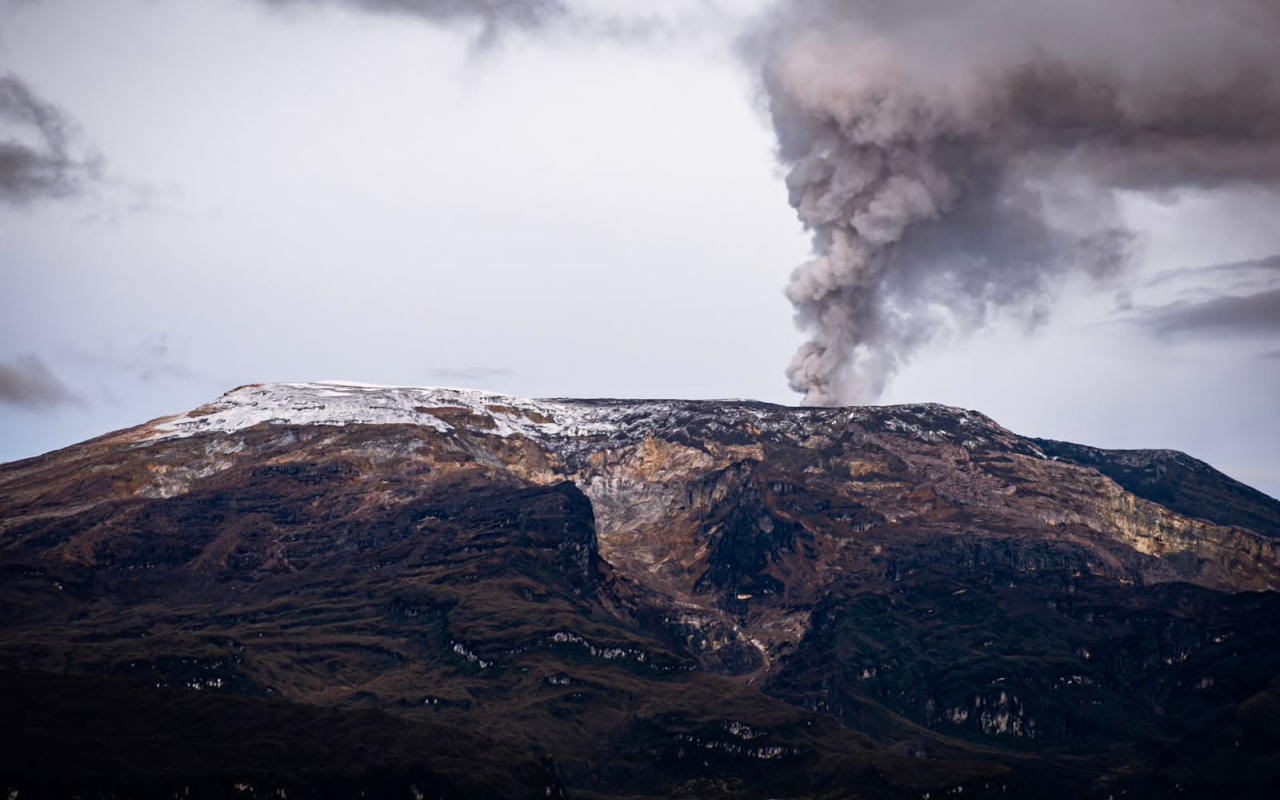 VIGILANCIA AL VOLCÁN NEVADO DEL RUIZ, DURANTE LA EMERGENCIA 