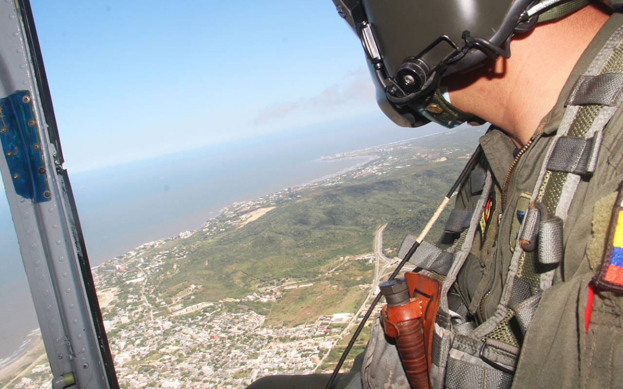 Su Fuerza Aérea los acompaña por cielo y tierra en diferentes regiones del país contribuyendo con seguridad y tranquilidad