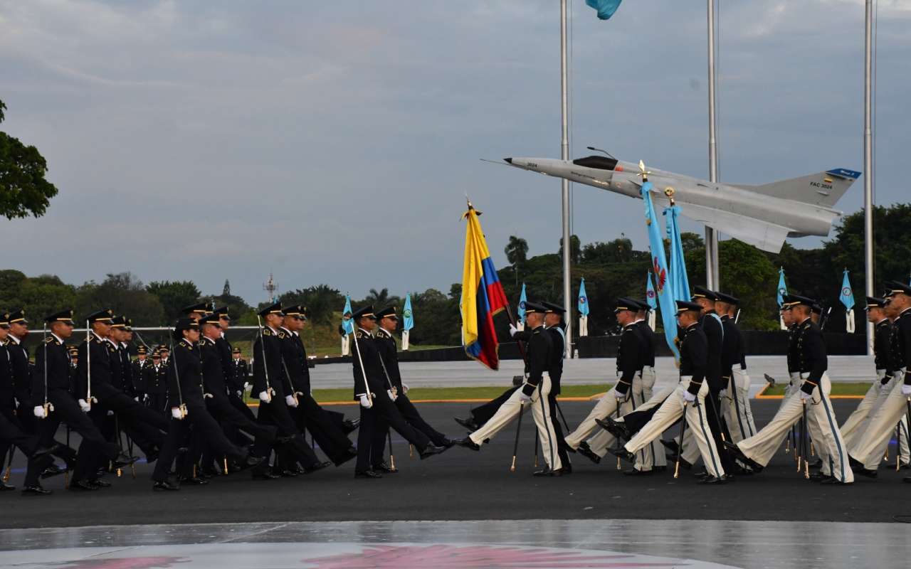 Bienvenidos a su Fuerza Aérea Colombiana