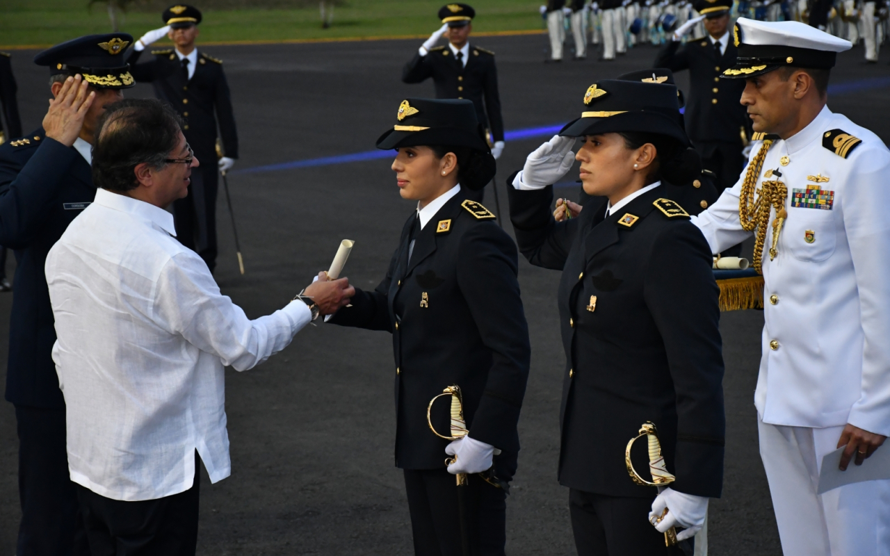 Bienvenidos a su Fuerza Aérea Colombiana