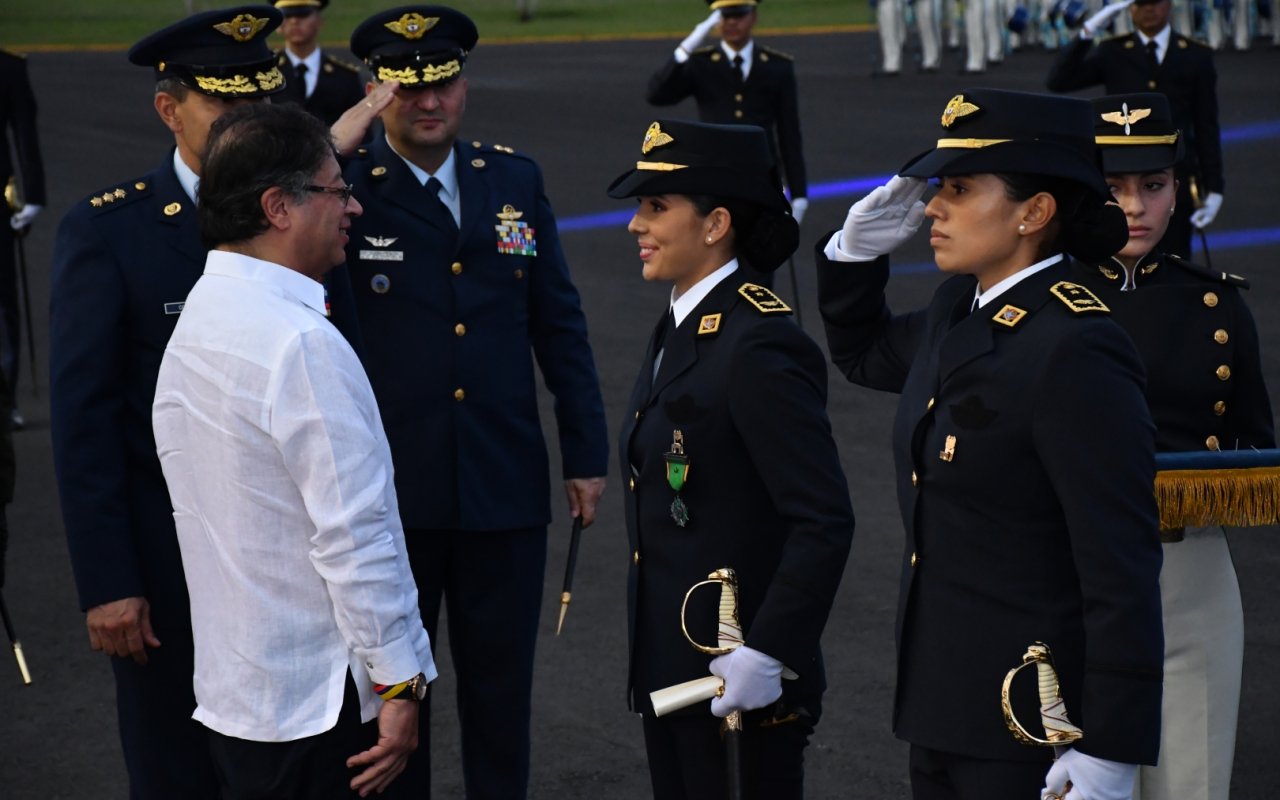 Bienvenidos a su Fuerza Aérea Colombiana