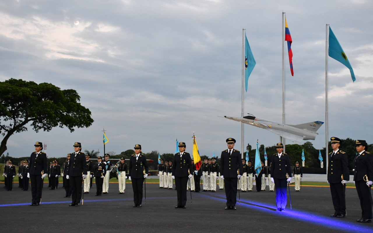 Bienvenidos a su Fuerza Aérea Colombiana