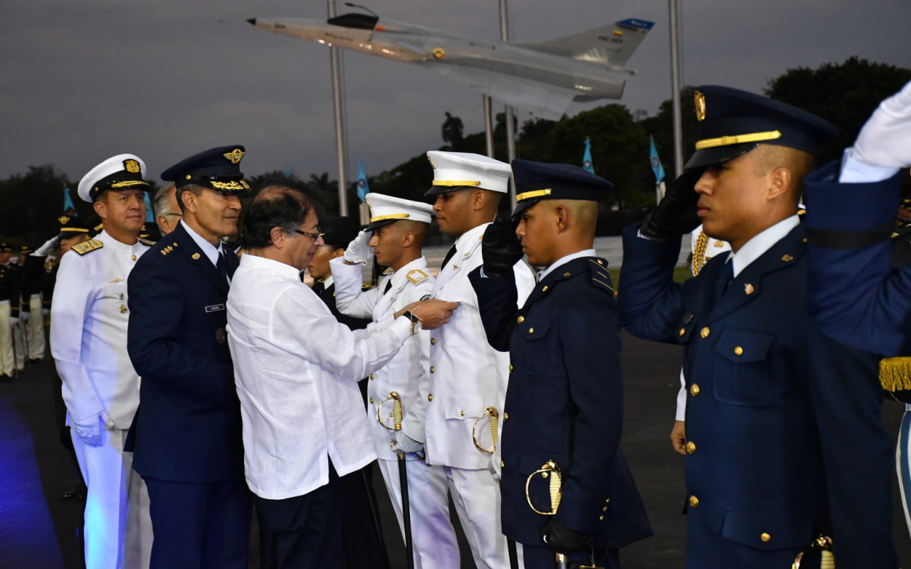 Bienvenidos a su Fuerza Aérea Colombiana