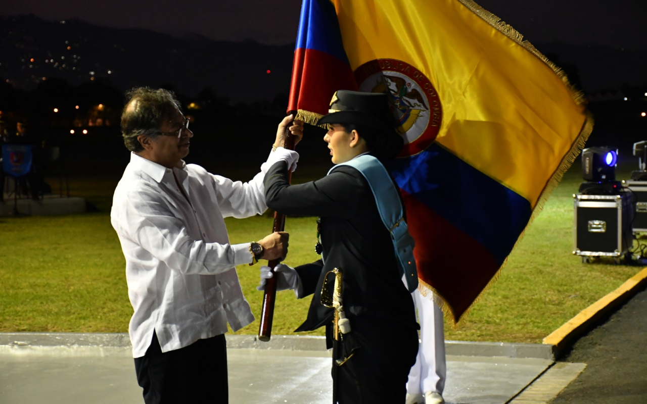 Bienvenidos a su Fuerza Aérea Colombiana