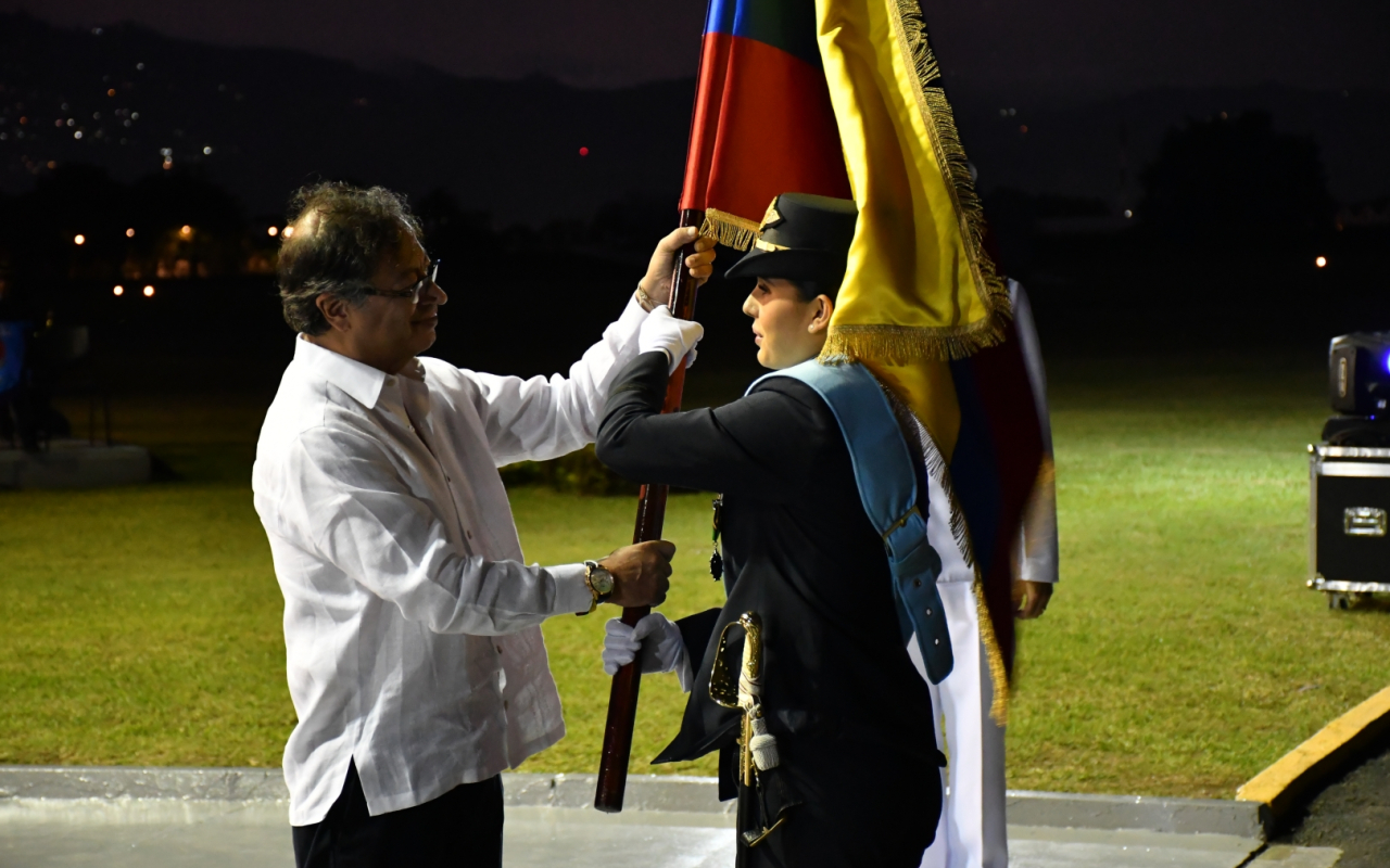 Bienvenidos a su Fuerza Aérea Colombiana