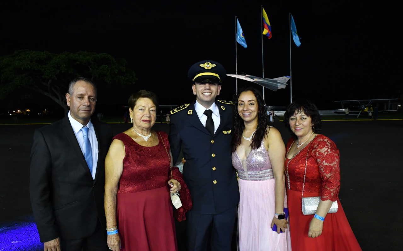 Bienvenidos a su Fuerza Aérea Colombiana