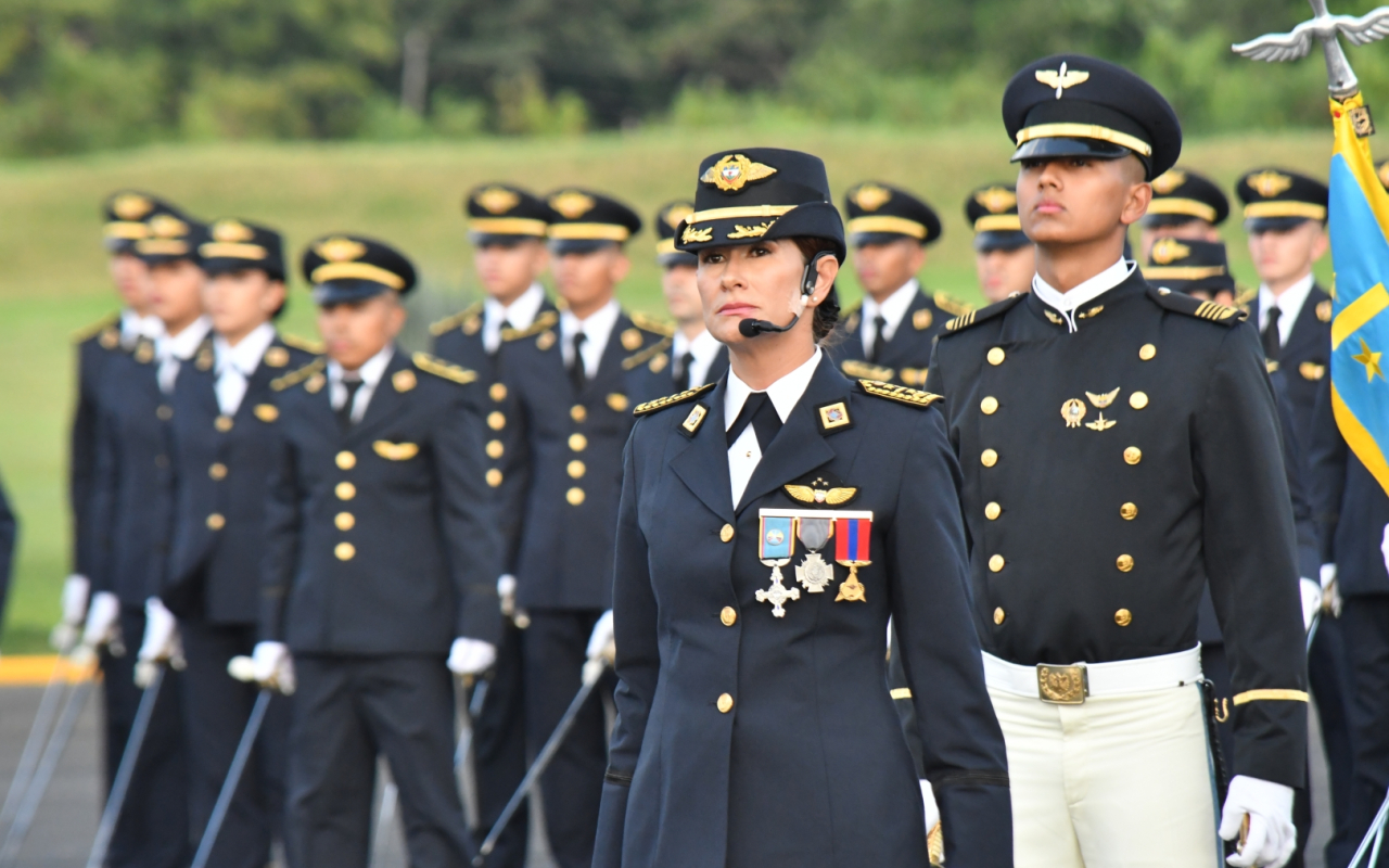Bienvenidos a su Fuerza Aérea Colombiana