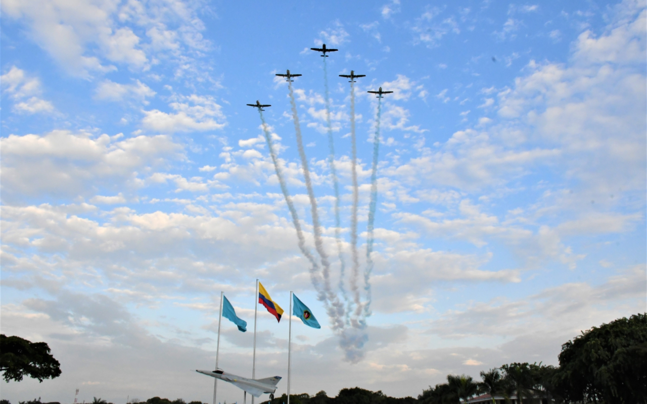 Bienvenidos a su Fuerza Aérea Colombiana