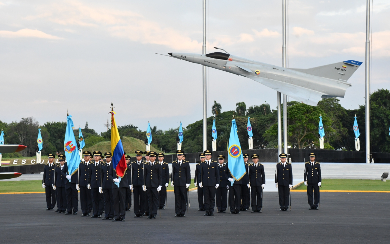 Bienvenidos a su Fuerza Aérea Colombiana