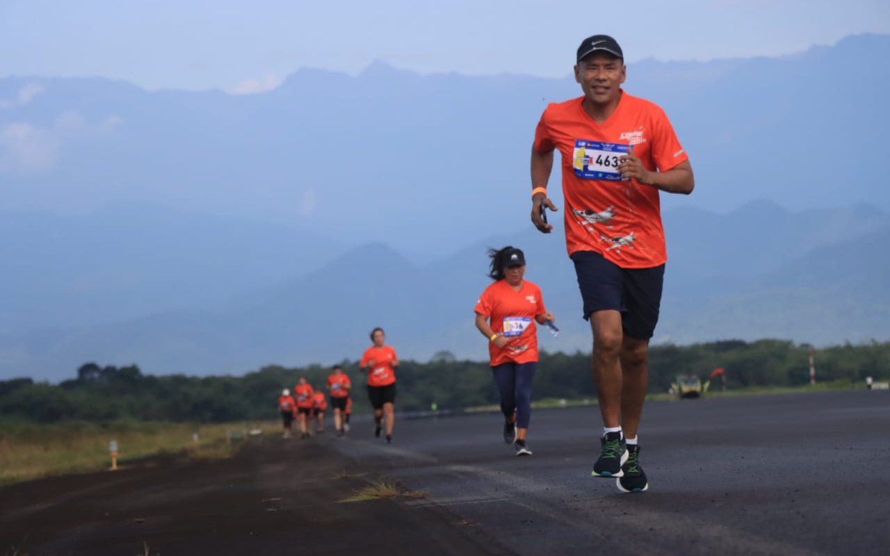 ASÍ VIVIÓ LA CARRERA CORRE COMO EL VIENTO SU FUERZA AEROESPACIAL