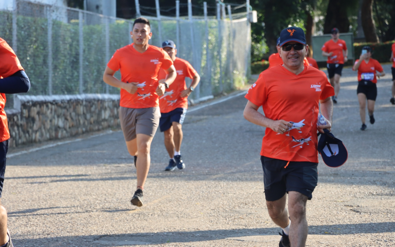 ASÍ VIVIÓ LA CARRERA CORRE COMO EL VIENTO SU FUERZA AEROESPACIAL