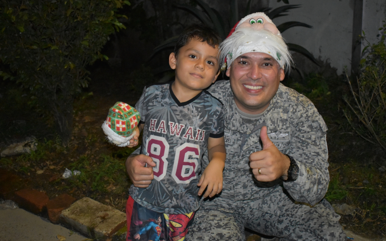 Entrega regalos Fuerza Aérea Colombiana en el territorio nacional. Operación Gratitud 2022