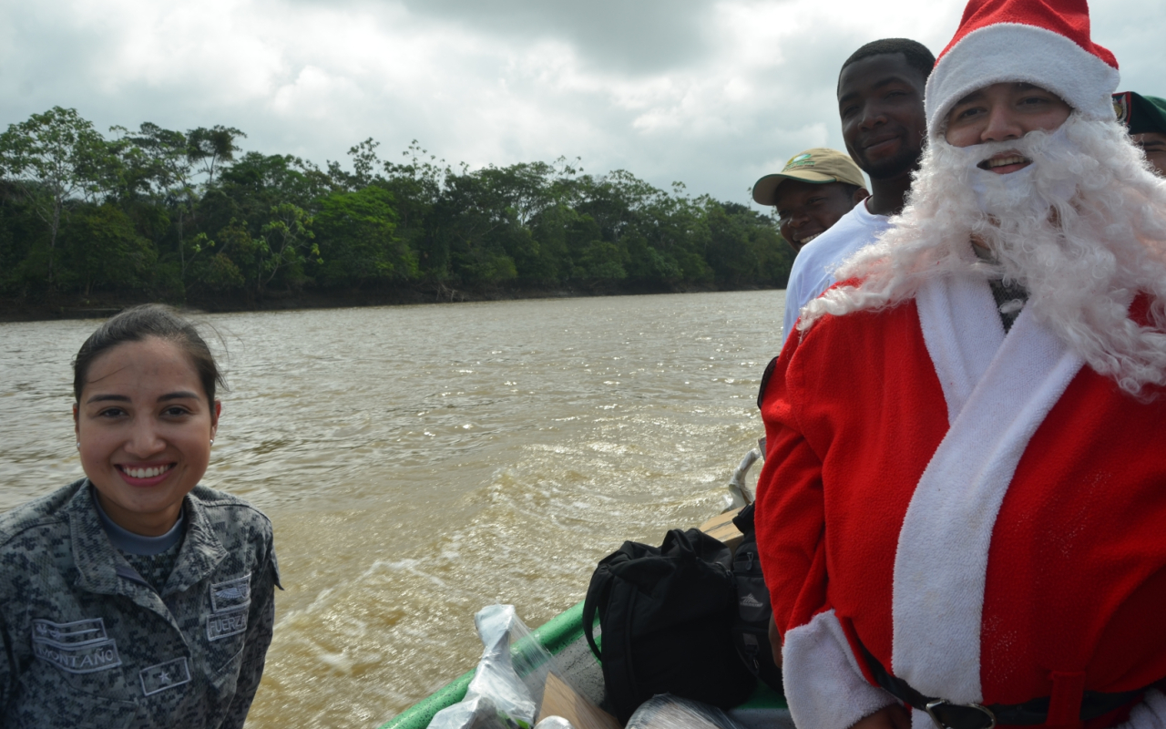 Entrega regalos Fuerza Aérea Colombiana en el territorio nacional. Operación Gratitud 2022