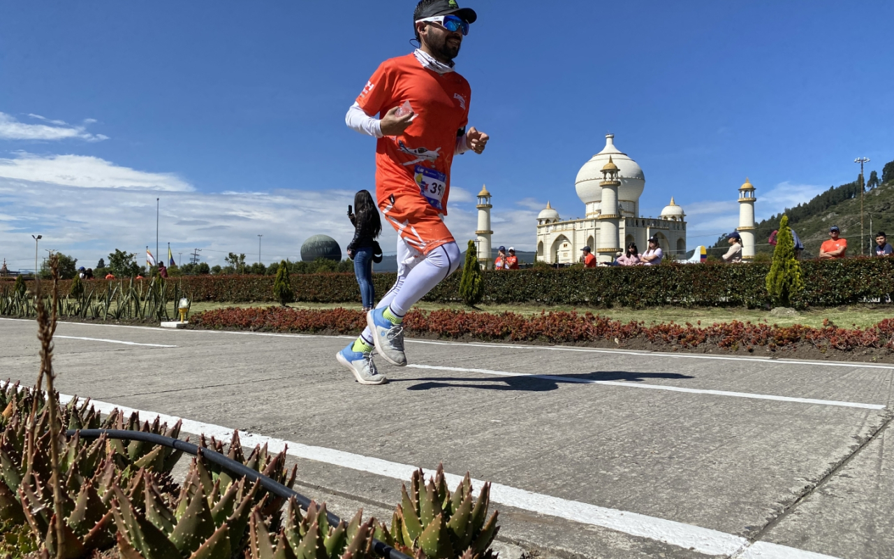 ASÍ VIVIÓ LA CARRERA CORRE COMO EL VIENTO SU FUERZA AEROESPACIAL