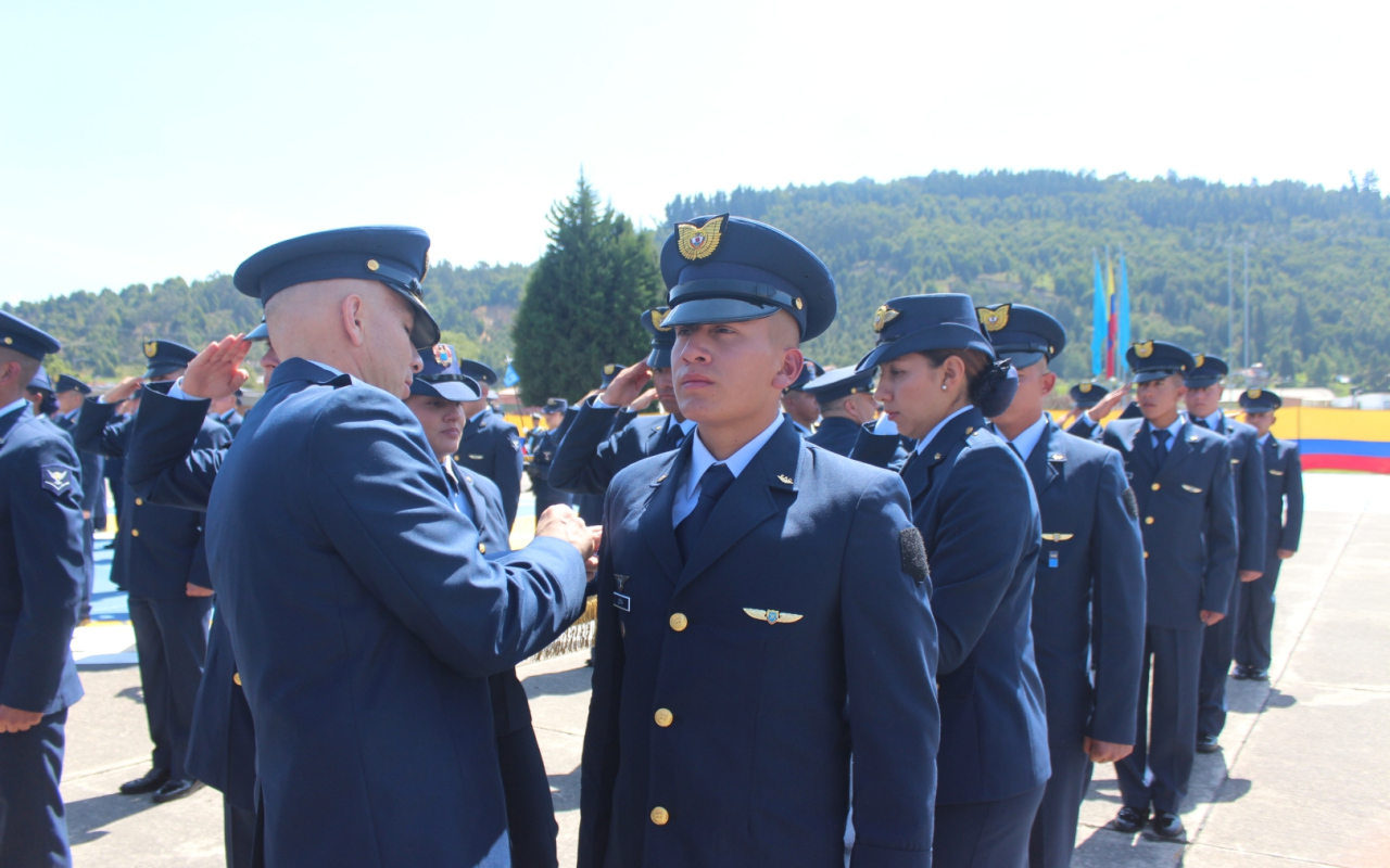 213 nuevos Aerotécnicos se graduan en la Escuela de Suboficiales de su Fuerza Aérea Colombiana
