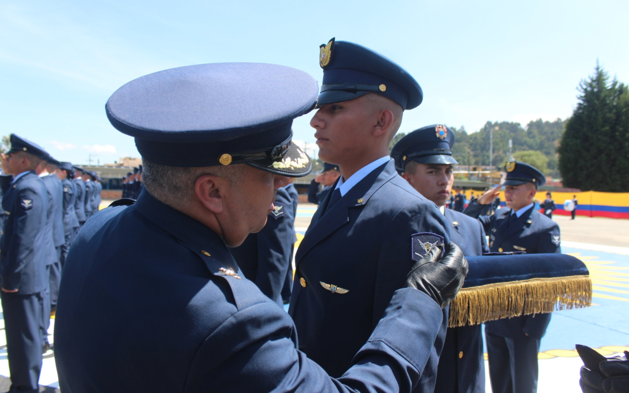 Ascenso de Aerotécnicos Bienvenidos a su Fuerza Aérea Colombiana